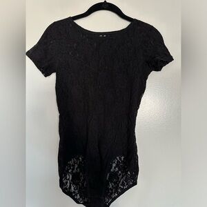 NWT Hanky Panky Signature Black Lace Short Sleeve Bodysuit